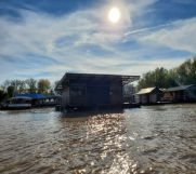 Prodajem splav bez mesta na Savi